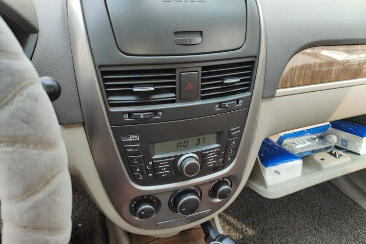 Used Buick Excelle 2015 1.5L Automatic Classic Model Audio And AC Panel