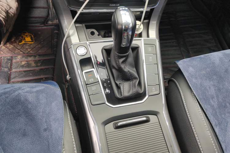 Used Volkswagen Passat  Gear Lever