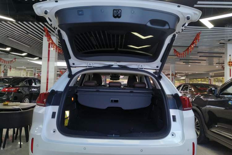 Used Wey VV5 2017 2.0T Ultra-Luxury Version Trunk