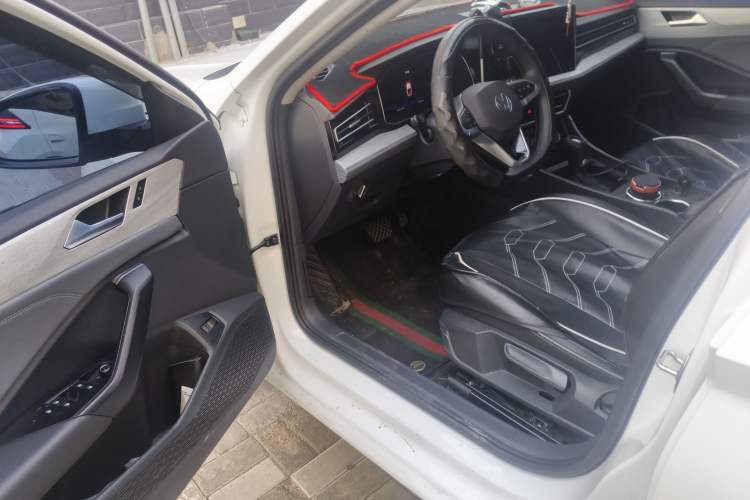 Used Volkswagen Sagitar 2024 300TSI DSG Excellence Edition Driver Seat