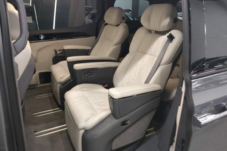 Used Zeekr 009 2024 7-Seater Walk-Through Version Four-Wheel Drive 108 kWh Left Rear Seat