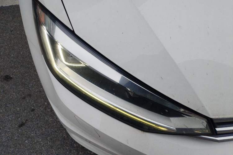 Used Volkswagen Touran 2016 Volkswagen Touran L 280TSI DSG Comfort Edition Right Front Headlight