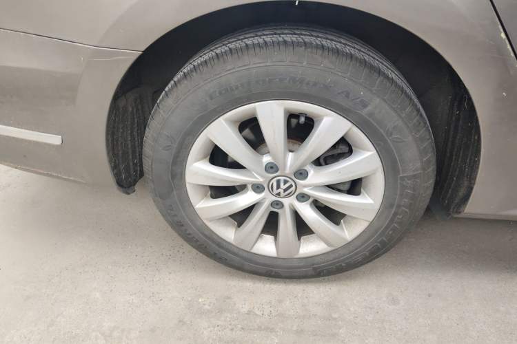 Used Volkswagen Passat 2014 1.8TSI DSG Prestige Edition Right Rear Wheel Hub