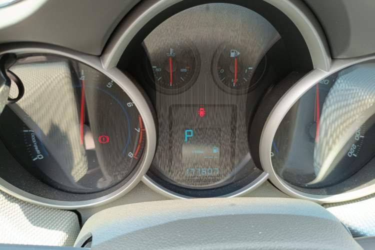 Used Chevrolet Cruze 2013 1.8L SE AT Instrument Cluster