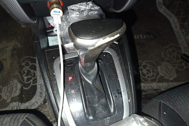 Used Bestune B30 2016 1.6L Automatic Luxury Model Gear Lever