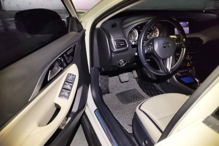 Used Infiniti QX30 2017 1.6T Two-Wheel-Drive Sport Edition