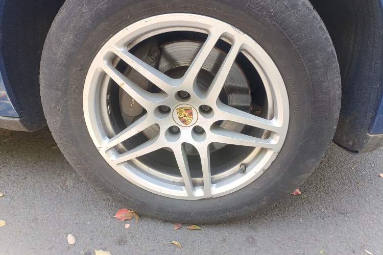 Used Porsche Macan 2014 Macan 2.0T Right Front Wheel Hub