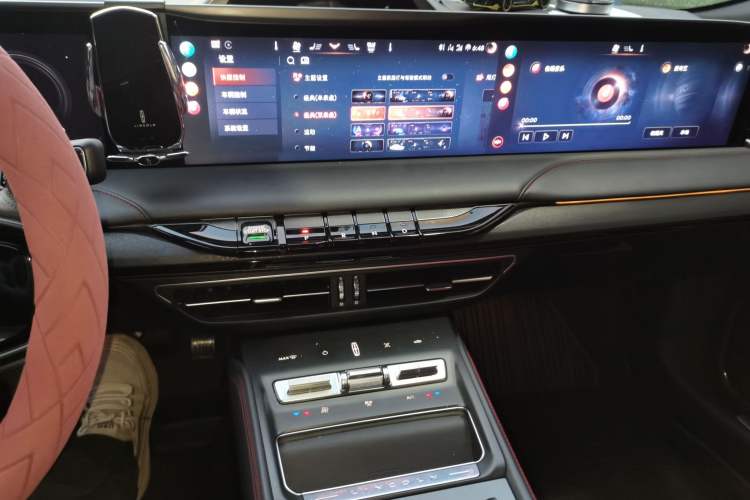 Used Lincoln Z 2025 2.0T Knight Special Edition Audio And AC Panel