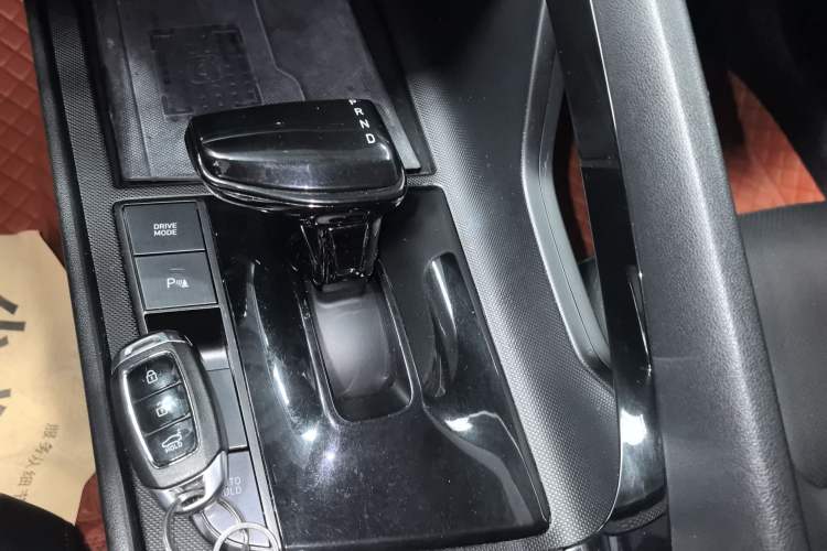 Used Hyundai Elantra 2021 240TGDi DCT LUX Prestige Edition Gear Lever