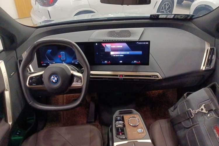 Used BMW iX 2023 xDrive40 Center Console