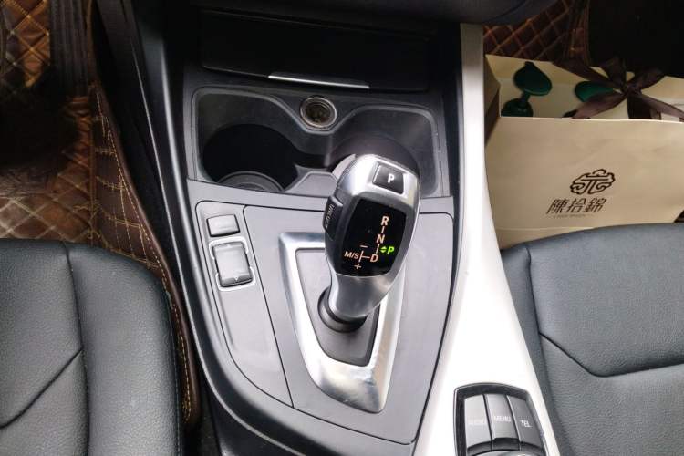 Used BMW 2 Series 2015 220i Convertible Coupe Leading Model
