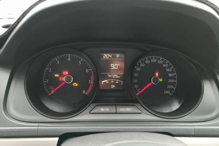 Used Volkswagen Gran Lavida 2015 1.6L Automatic Fashion Edition Instrument Cluster