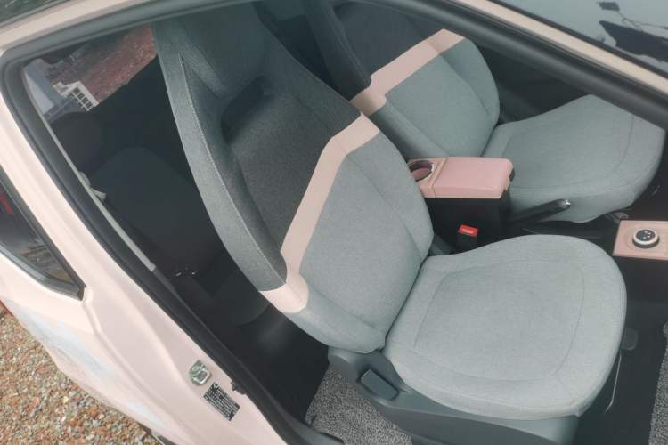 Used Wuling Hongguang MINIEV 2022 Macaron Premium Model – Lithium Ternary Battery Right Front Seat