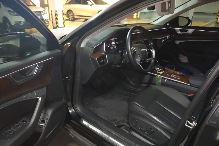 Used Audi A6 2021 allroad quattro Explorer 55 TFSI Prestige Off-Road Model
