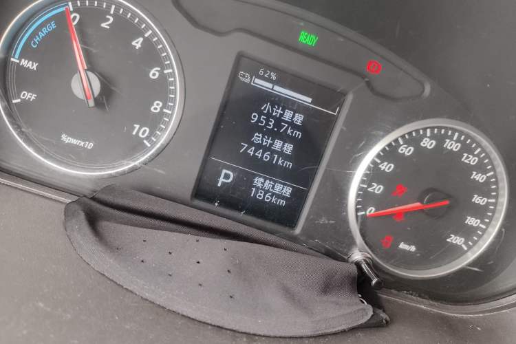 Used Wuling Rongguang EV 2022 Base Model Enclosed-Window Vehicle with 5 Seats Powered by Penghui Battery