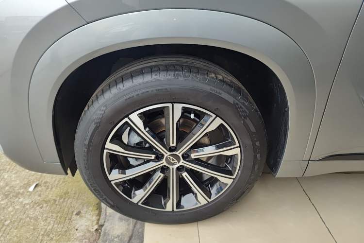 Used Chery Tiggo 9 2023 Updated Version 2.0T Dual-Clutch Two-Wheel Drive Leading Edition 5 Seats Left Front Wheel Hub