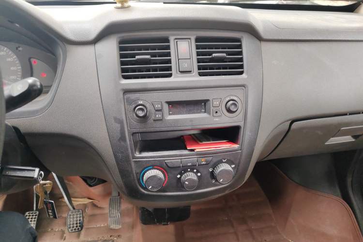 Used Wuling Rongguang 2014 1.2L S Base Model Audio And AC Panel