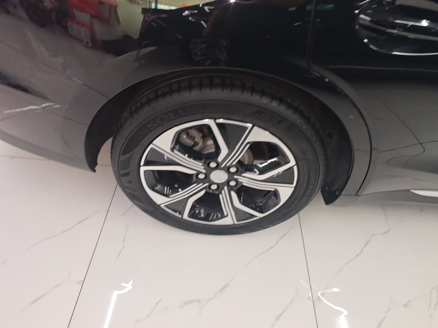 Hongqi E-QM5 2023 Revised Version Basic Travel Edition — снимка 11