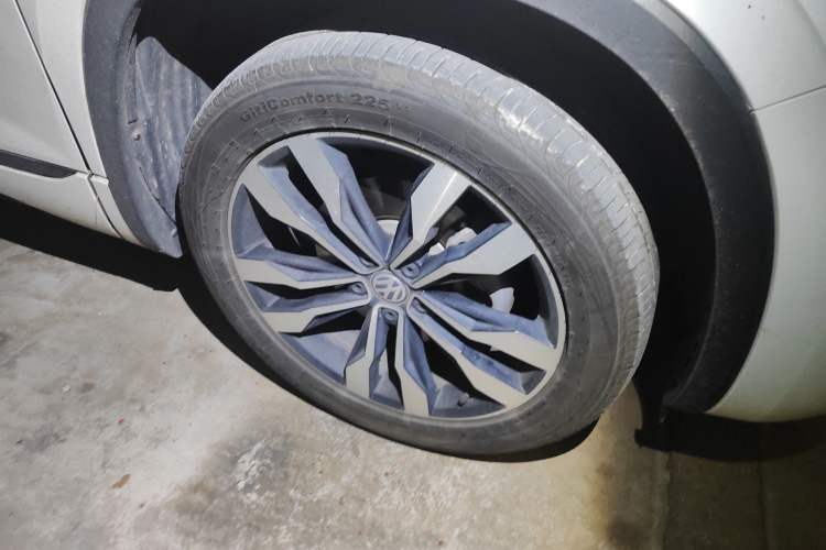 Used Volkswagen Tayron 2020 380TSI All-Wheel Drive R-Line Connected Version Right Front Wheel Hub