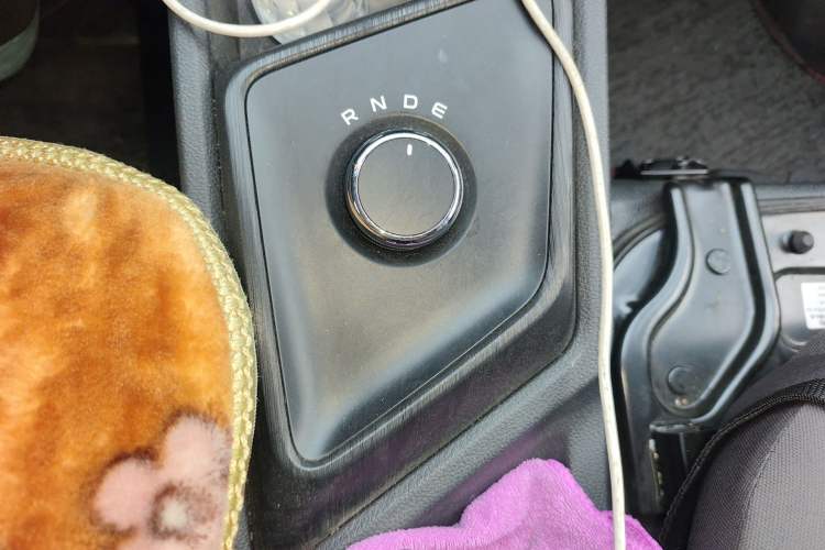 Used CHANGAN KAICHENG Ruixing EM60 2025 Passenger Version Comfort Edition 6 Seats 300 km Range Side-Hinged Doors Gear Lever