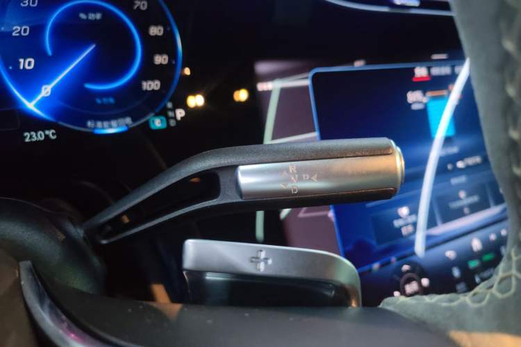 Used Mercedes-Benz EQS SUV 2023 450 4MATIC Pioneer Edition Gear Lever