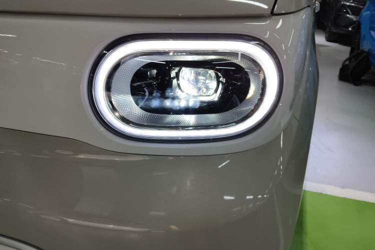 Used Wuling Hongguang MINIEV 2024 3rd Generation 215km Youth Edition Left Front Headlight