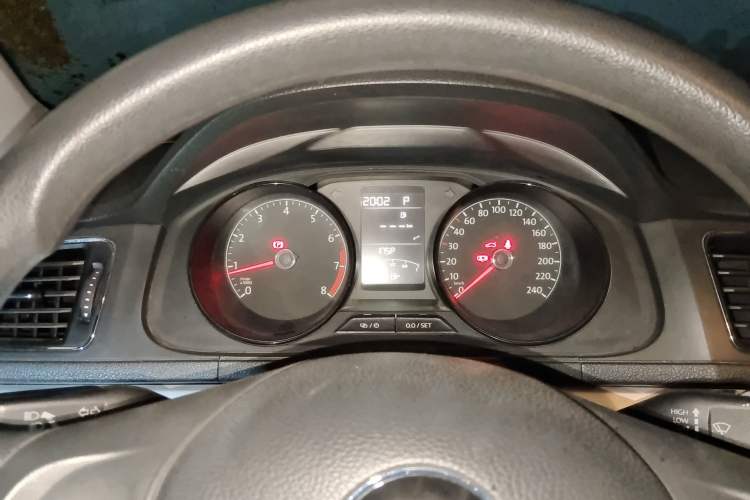 Used Volkswagen Lavida 2015 1.6L Automatic Fashion Edition Instrument Cluster
