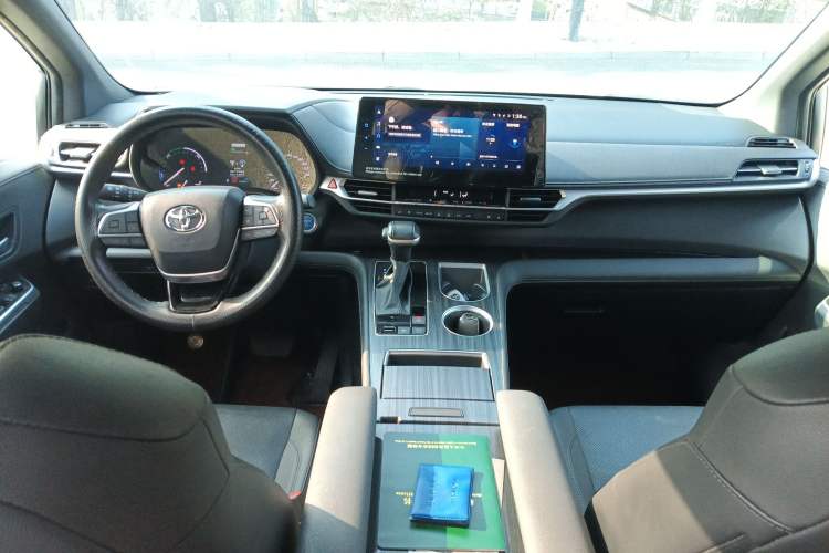 Used Toyota SIENNA 2021 2.5L Hybrid Premium Edition Center Console