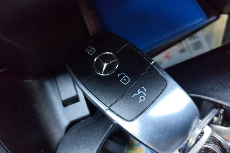 Used Mercedes-Benz GLC 2020 Facelift GLC 260 L 4MATIC Luxury Edition Vehicle Key