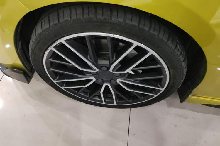 Used Lynk & Co 03 2020 03+ 2.0TD Automatic Performance Package Edition Left Front Wheel Hub