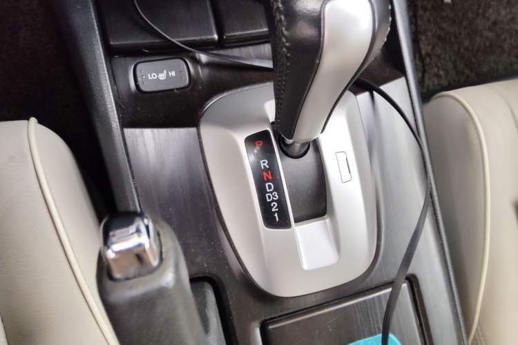 Used Honda Crosstour 2014 2.4L Luxury Edition Gear Lever