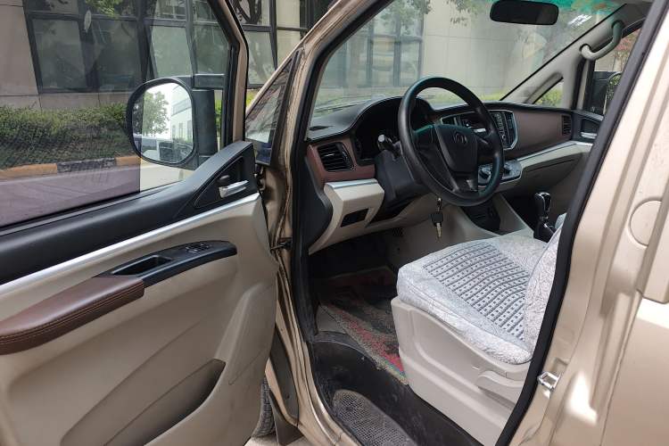 Used FORTHING Lingzhi 2019 M5L 1.6L 9-Seater Base Model China VI Standard