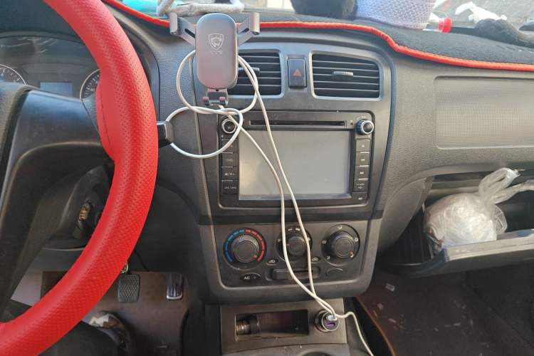 Used Dongfeng Fengon 330 2014 1.5L Manual Utility Version DK15 Audio And AC Panel