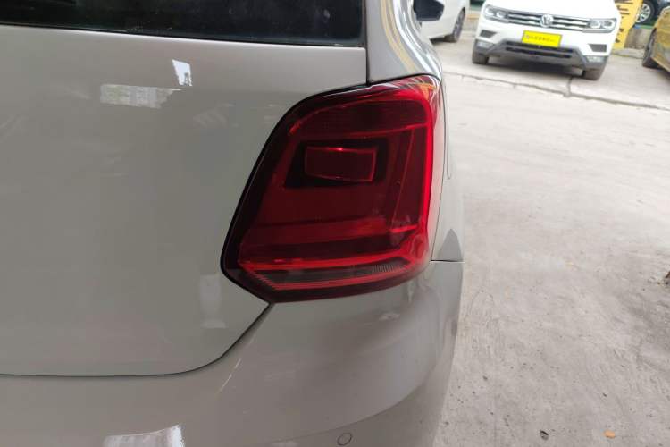 Used Volkswagen Polo 2016 1.6L Automatic Comfort Model
