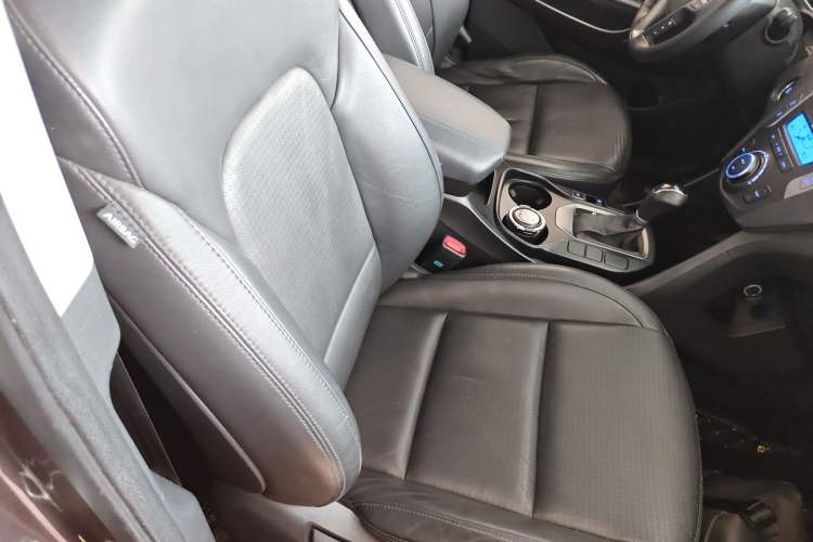 Used Hyundai Santa Fe 2013 2.4L Automatic Two-Wheel Drive Smart Version Right Front Seat