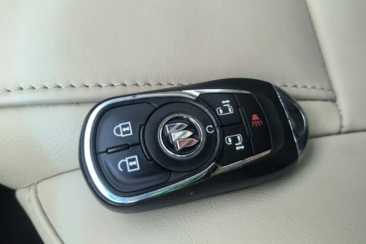 Used Buick GL8 2022 ES Landtrek 653T Luxury Edition
