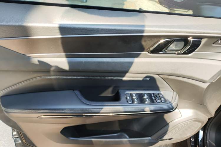 Used Lynk & Co 01 EM-P 2021 1.5TD PHEV Halo Interior 7