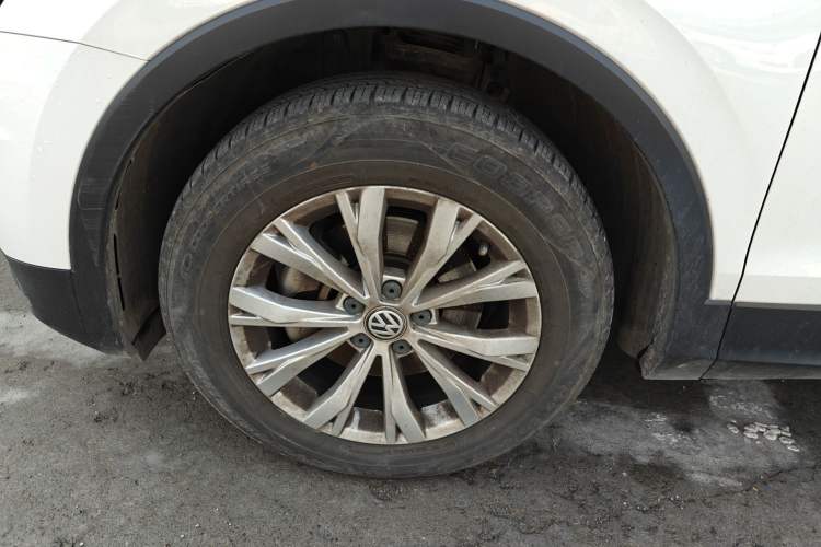 Used Volkswagen Tiguan L 2018 330TSI Automatic Two-Wheel Drive Luxury Edition Left Front Wheel Hub