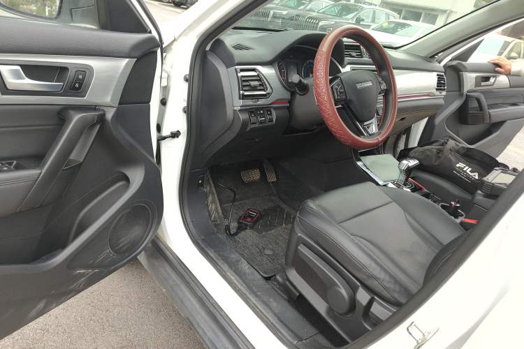 Used Haval H2 2018 Chuanxiang Edition Blue Badge 1.5T Dual-Clutch Two-Wheel Drive Fashionable Model