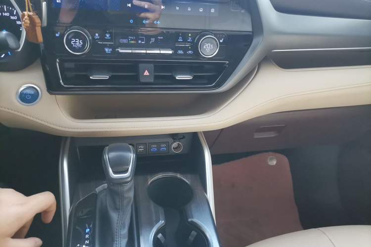 Used Toyota Highlander 2022 Dual-Engine 2.5L Four-Wheel Drive Prestige Version 7 Seats Gear Lever