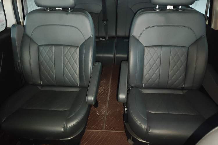 Used FORTHING Lingzhi 2023 M5L 1.6L Luxury 7-Seater