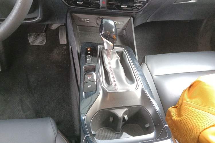 Used MG 5 2021 180 DVVT CVT Youth Luxury Edition
