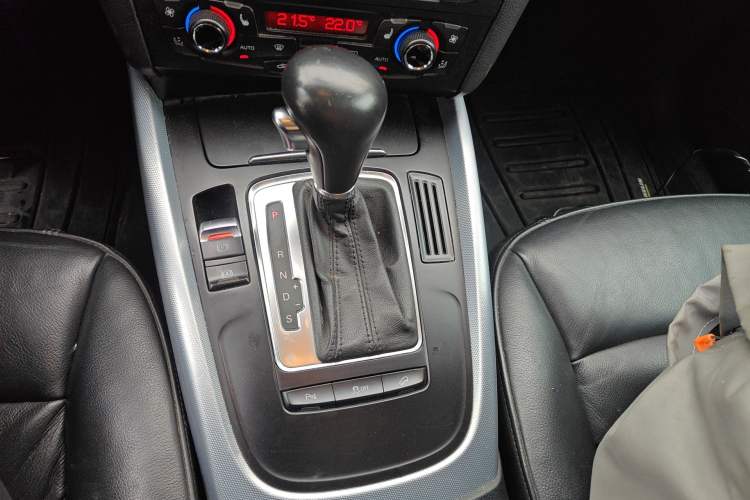 Used Audi Q5 2012 2.0TFSI Technology Model Gear Lever