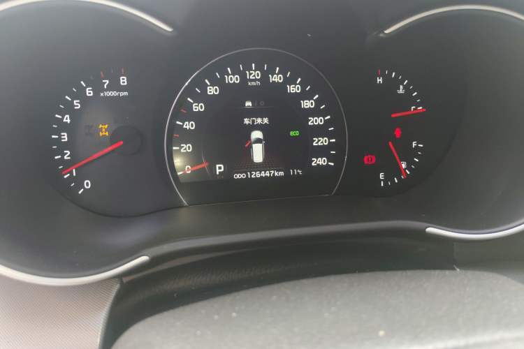 Used Kia Sorento 2013 2.4L 7-Seater Gasoline Luxury Version China IV Standard Odometer Close Up