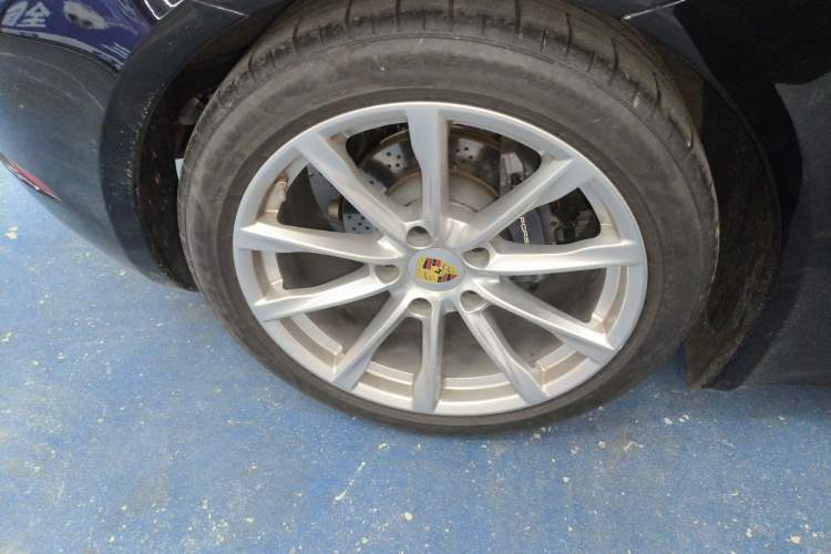 Used Porsche 718 2022 Cayman 2.0T Right Rear Wheel Hub
