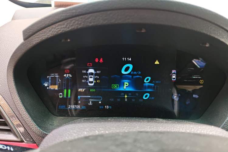 Used BYD Qin New Energy 2014 1.5T Cool Black Knight Flagship Model
