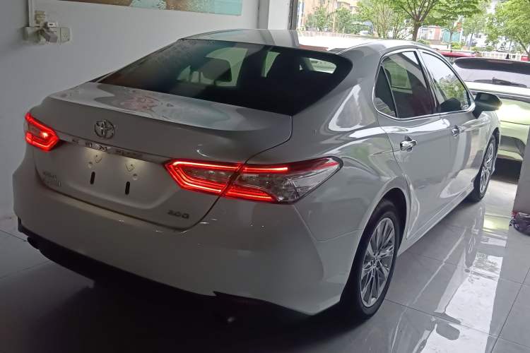 Used Toyota Camry 2018 2.0G Luxury Edition Rear Right 45 Deg