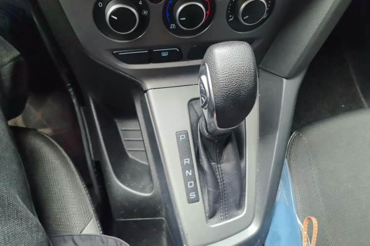 Used Ford Focus 2012 Hatchback 1.6L Automatic Comfort Model Gear Lever