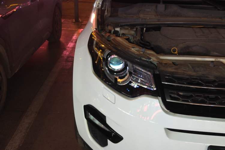 Used Land Rover Discovery Sport 2019 240 PS SE Version China VI Standard Right Front Headlight