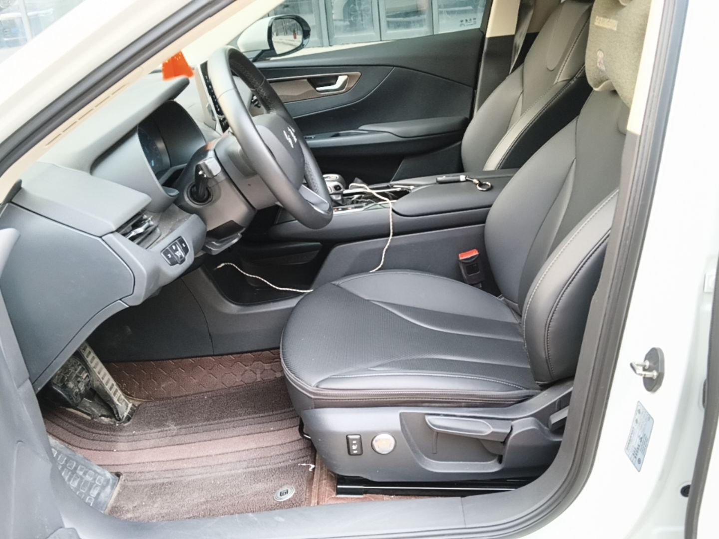 Hongqi E-QM5 2023 Base Travel Edition — снимка 17
